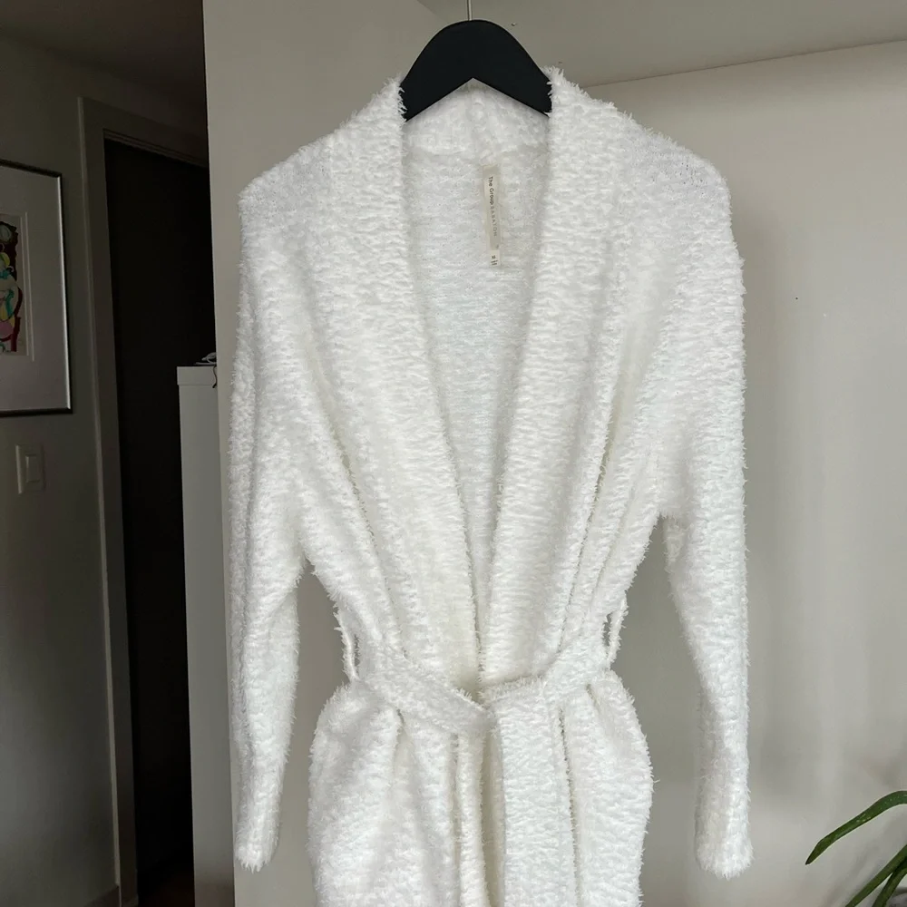 Aritzia The Group By Babaton White Retreat Textured Cozy Belted Robe/ Cardigan - Picture 11 of 17
